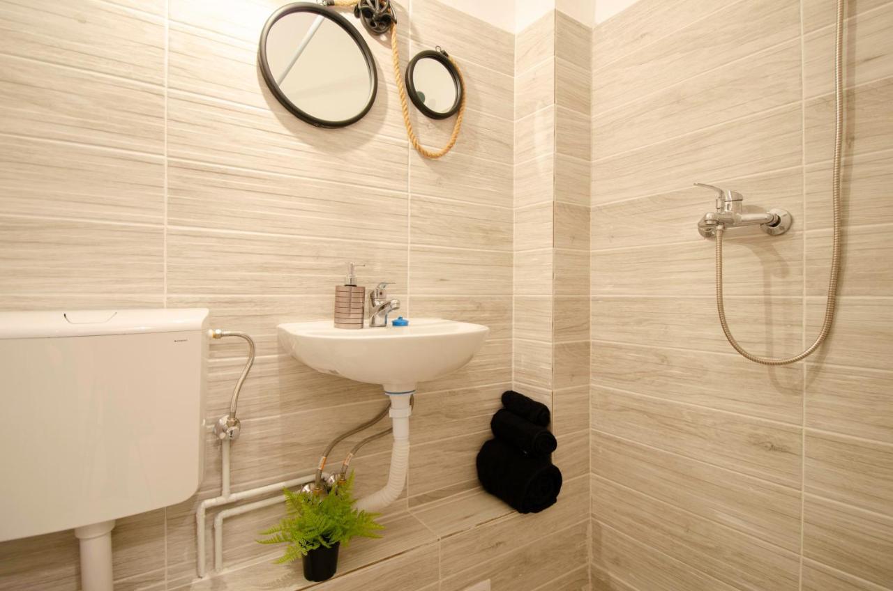 Miha Modern And Central Apartament アラド エクステリア 写真